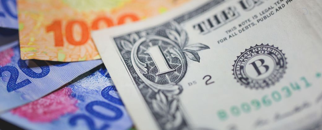 El dolar ilegal superó la barrera de los mil pesos. Créditos: Getty Images.