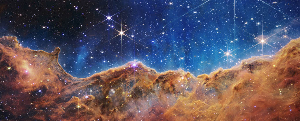 "Acantilados cósmicos" en la Nebulosa de Carina. Créditos: NASA