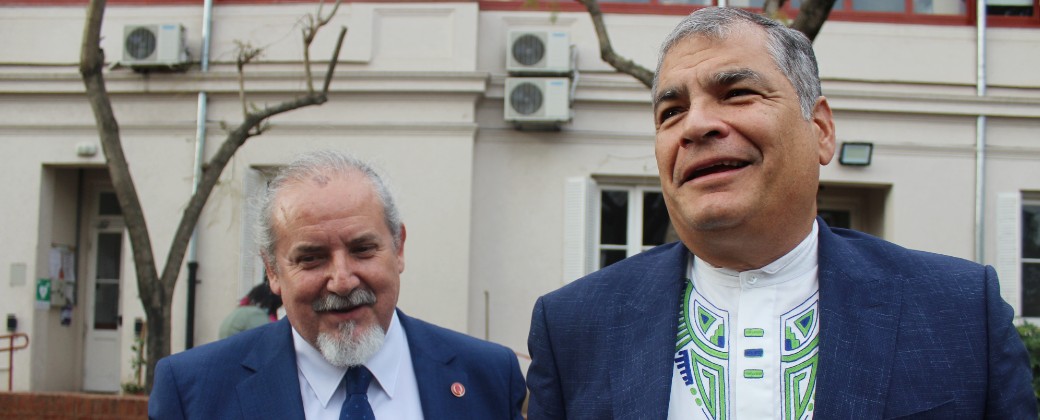 Rafael Correa junto al rector de la Universidad Nacional de Quilmes, Alfredo Alfonso. Créditos: Magalía Sánchez / Agencia de Noticias Científicas UNQ