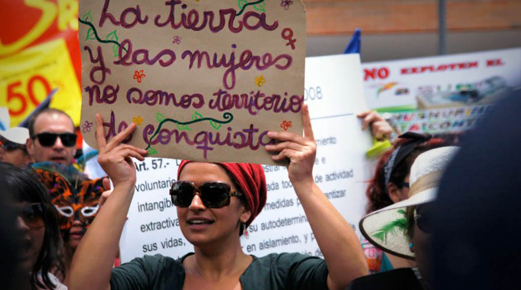 Manifestación en Quito, Ecuador, abril de 2014. Créditos: Miriam Gartor / Ecología Política