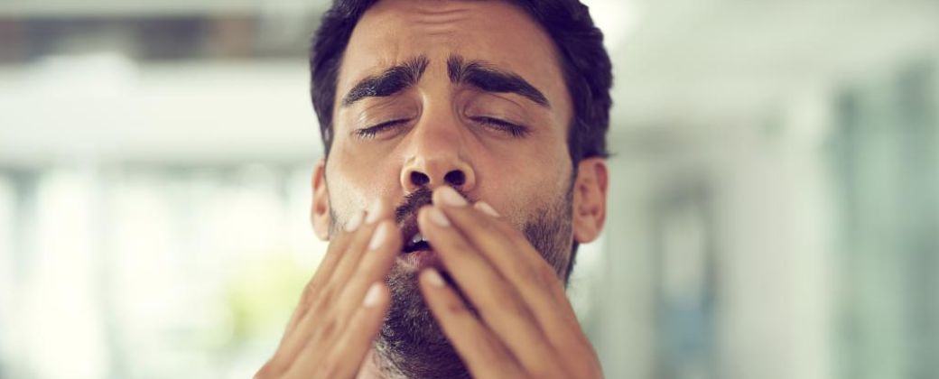 La recomendación de los especialistas es no impedir el estornudo de ninguna forma, aunque sí taparse la boca y la nariz. Crédito; Medical News.