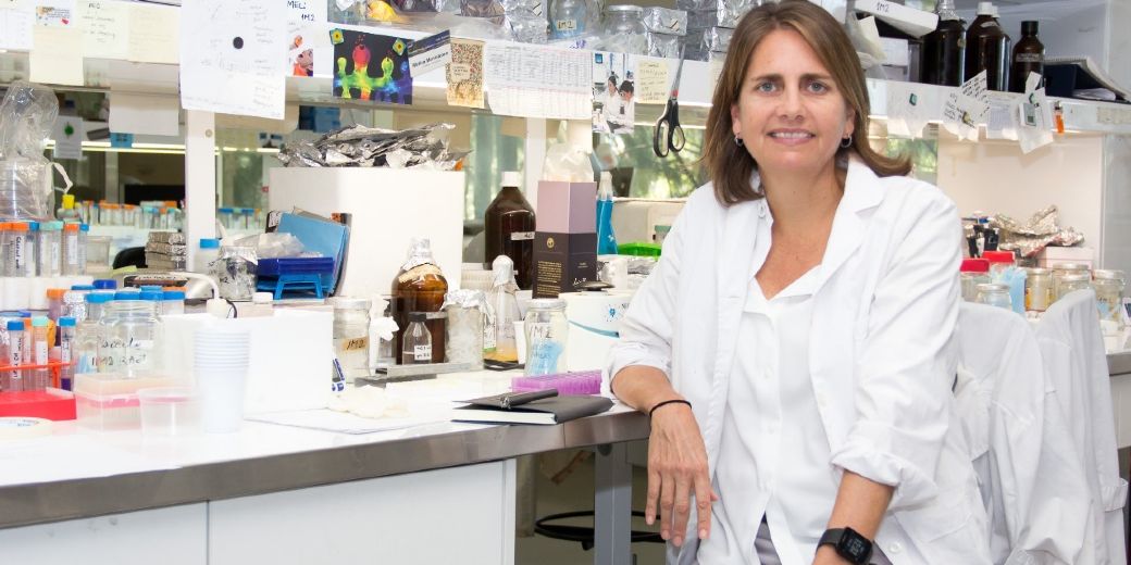 Marina Simian es especialista en el desarrollo de nuevos tratamientos para el cáncer de mama mediante el uso combinado de drogas tradicionales y nanotecnología. Créditos: UNSAM.