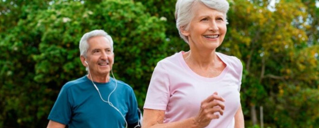 Conseguir un envejecimiento activo y con calidad de vida es algo que se tiene que trabajar durante toda la vida. Crédito: Medislove.