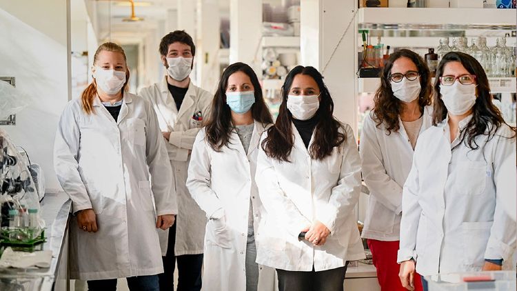 Equipo liderado por la científica Juliana Cassataro que creó la vacuna contra el coronavirus. Créditos: Conicet.