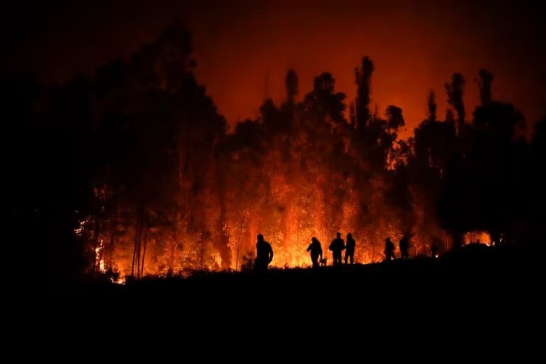 Los peritajes detectaron parafina y bencina en los incendios que arrasaron con Valparaíso. Créditos: Agencia UNO Chile.