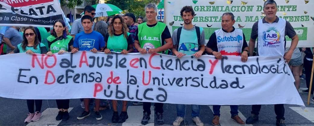 Marcha en defensa de la universidad pública en Mar del Plata. Créditos: Radio de la Azotea 88.7.