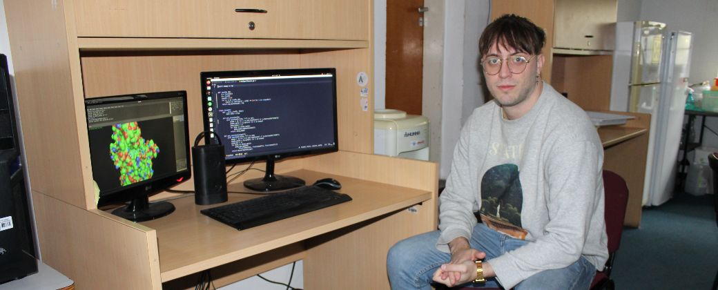 En una de las computadoras de Chimestrad se observa el estudio de una proteína. Créditos: Nicolás Retamar.