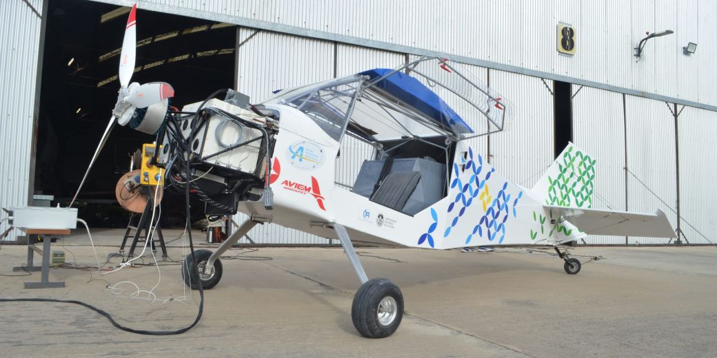 El Centro Tecnológico Aeroespacial de la Facultad de Ingeniería de la UNLP trabaja en el fuselaje del primer avión eléctrico de Latinoamérica. Créditos: UNLP.