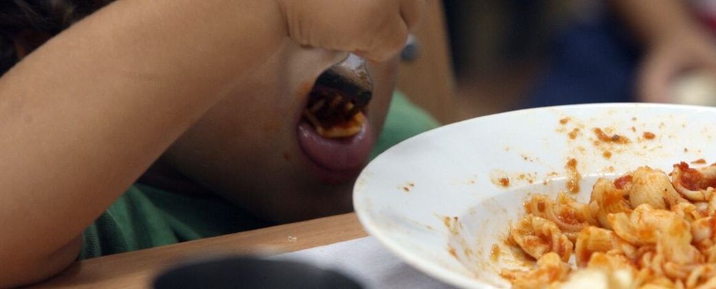 El acceso a alimentos saludables: un lujo para pocos. La obesidad infantil sigue creciendo en los sectores más desfavorecidos. Crédito: ABC.