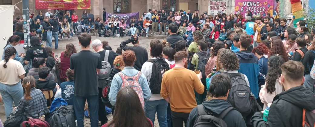 Asamblea estudiantil realizada en Rosario. Créditos: @Ivan_Pilcic.