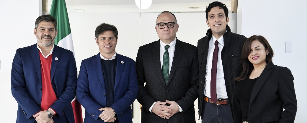 Axel Kicillof y Carlos Bianco durante la firma del acuerdo. Créditos: @Kicillofok.