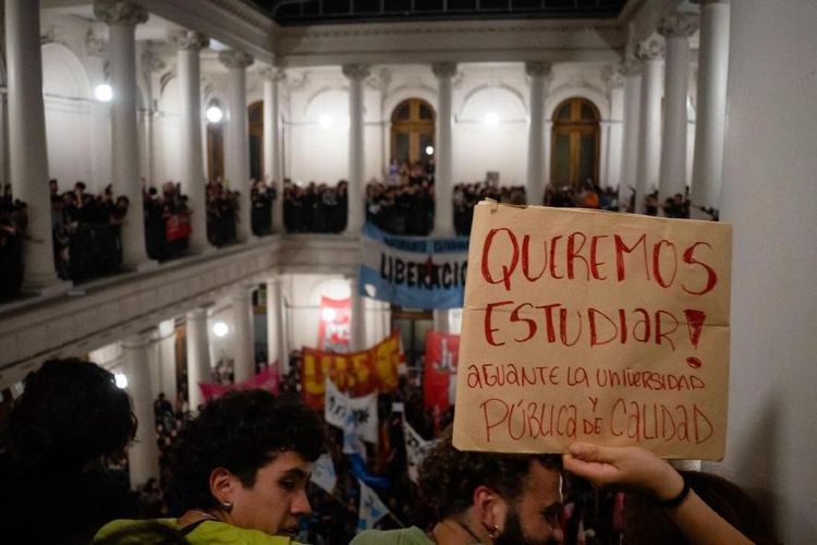 Tomas en la Universidad Nacional de La Plata. Créditos: Instagram FULP.