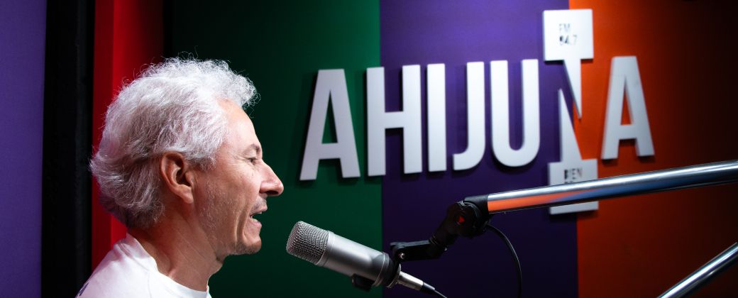 Pablo Martínez será el encargado de abrir la programación a partir de las 8 de la mañana desde Radio Ahijuna. Créditos: Cruce.