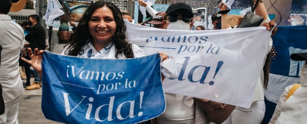 Protesta pro-vida en Ecuador. Créditos: Mark Fox / Alamy Stock Photo.