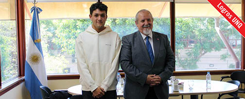 Juan Rodríguez Baistrocchi junto a Alfredo Alfonso, rector de la UNQ. Créditos: Nicolás Retamar.