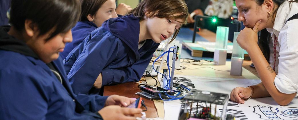 Más de 300 estudiantes participaron de la apertura. Créditos: @CienciaPBA.