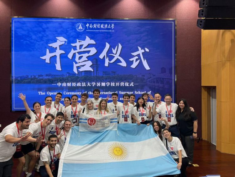  estudiantes de grado, posgrado y graduados de la UNQ fueron becados para estudiar en ZUEL. Créditos: UNQ.
