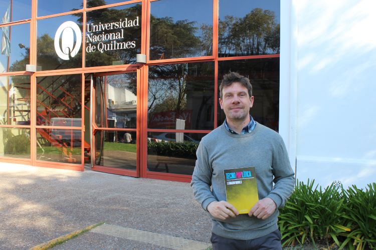 Leonardo Murolo es docente de la Universidad Nacional de Quilmes. Créditos: Agencia de Noticias Científicas de la UNQ.