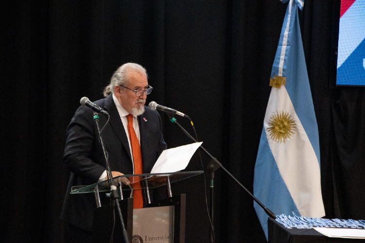 Alfredo Alfonso durante el acto por el 36º aniversario de la UNQ. Créditos: Natalia García / Prensa UNQ.