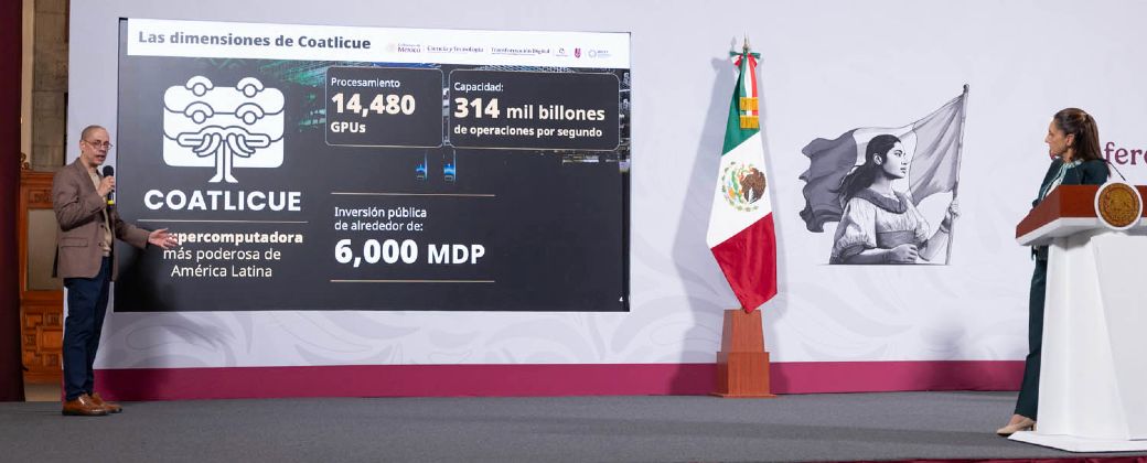 Un funcionario explica en conferencia de prensa la capacidad que tendrá Coatlicue. Créditos: Gabriel Monroy / Presidencia México.