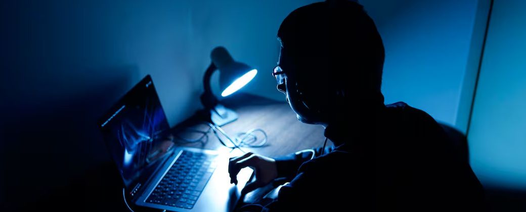 La discusión ya no pasa solo por el contenido, sino por la facilidad con la que los menores pueden acceder a él en plataformas digitales. Créditos: El País.