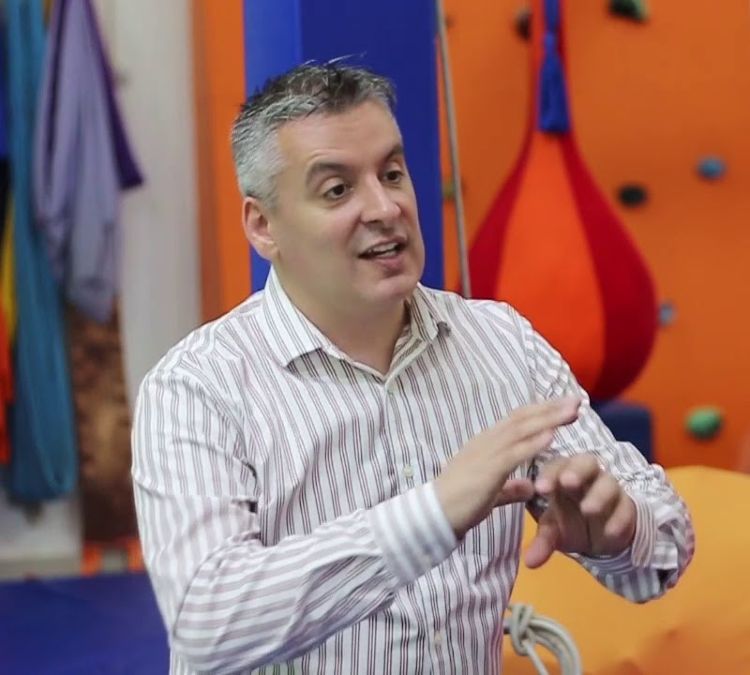 Gustavo Reinoso durante una entrevista para la televisión de Brasil. Créditos: Espacio Ludens.