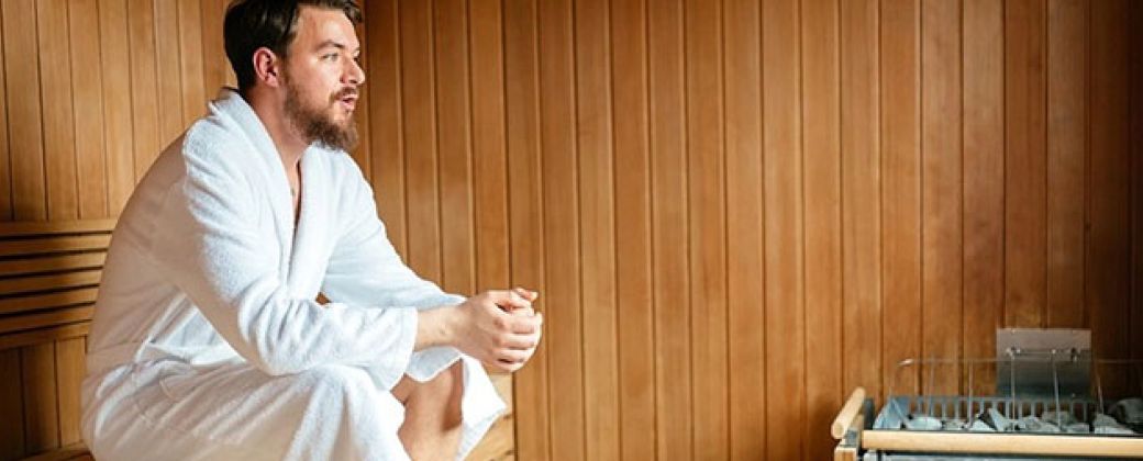 Saunas, jacuzzis y baños calientes activan respuestas similares a algunas del ejercicio, aunque no lo reemplazan. Crédito: generadoresdevapor.