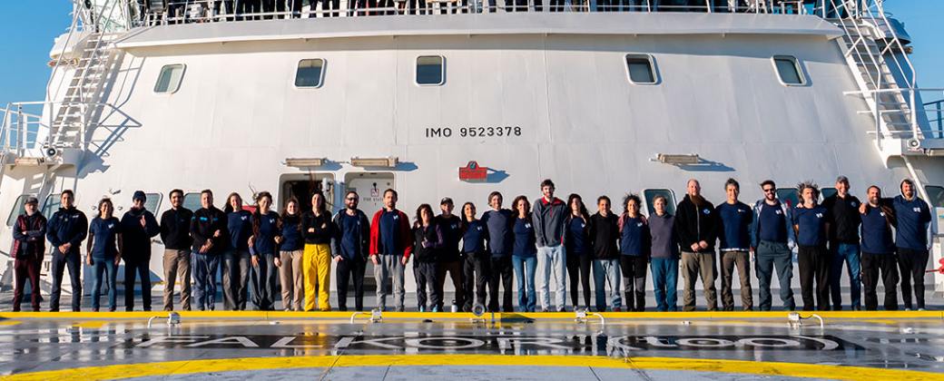 Parte del equipo que participó de la campaña Talud Continental IV. Créditos: ROV SuBastian / Schmidt Ocean Institute.