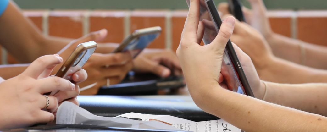 Desinformación en redes: la primera impresión puede ganarle a la verdad. Crédito: Theconversation.