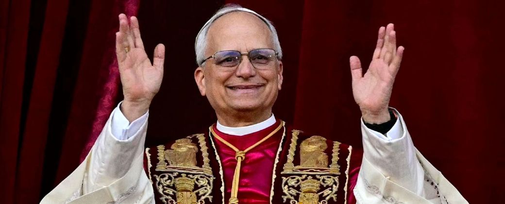 Primera aparición de Robert Prevost como Papa. Créditos: Tiziana Fabi/AFP/Getty Images.