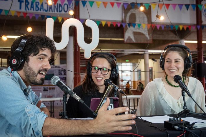 Guido Masso en UNQ Streaming durante la "Noche de las universidades". Créditos: UNQ Streaming.