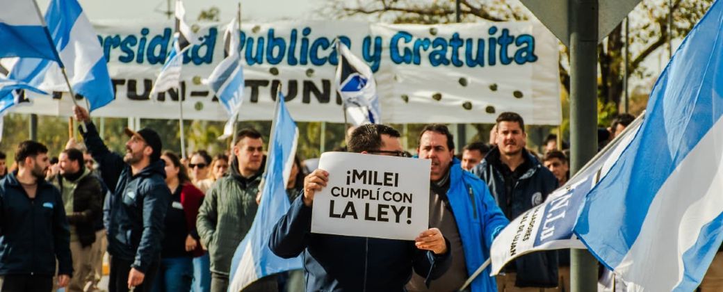 Protesta de trabajadores no docentes de la Universidad Nacional de Luján. Créditos: Todo Provincial.